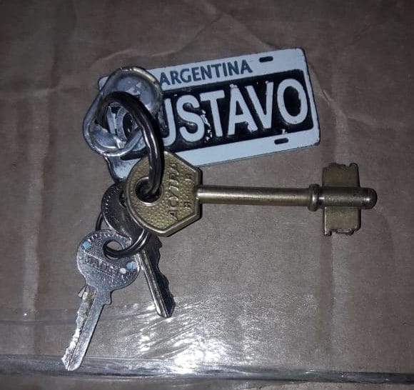 Encontraron un manojo de llaves a nombre de Gustavo