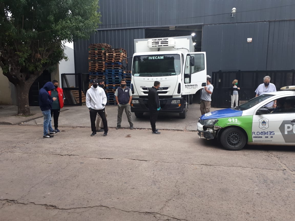 Camioneros bloqueó una distribuidora para hacer una “asamblea” por reclamos laborales