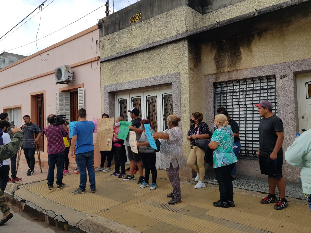 Marcha por Agustín Luna: familiares y amigos se movilizaron desde Fiscalía a la Comisaría y exigieron “que el culpable se haga cargo”