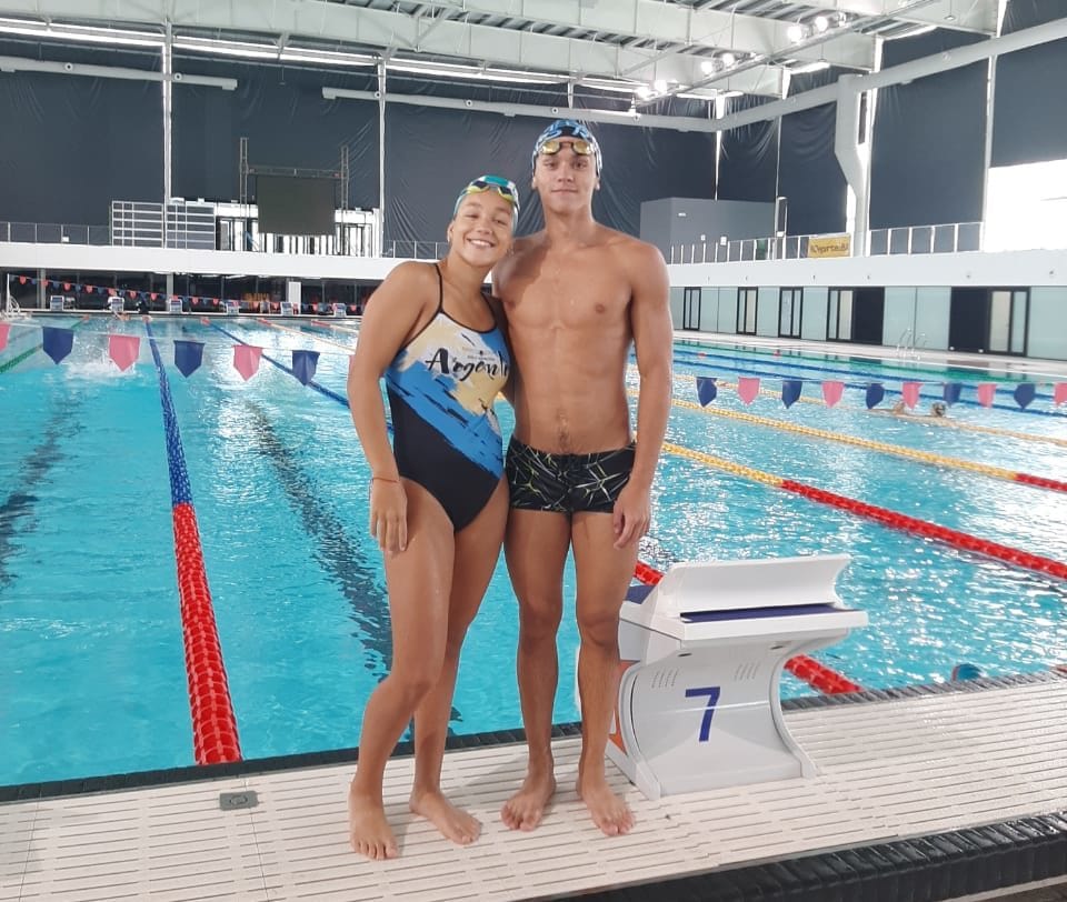Candela Raviola y Bruno Giles nadan para clasificar al Sudamericano