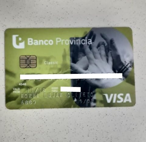 Encontraron una tarjeta bancaria a nombre de Norma Olivero
