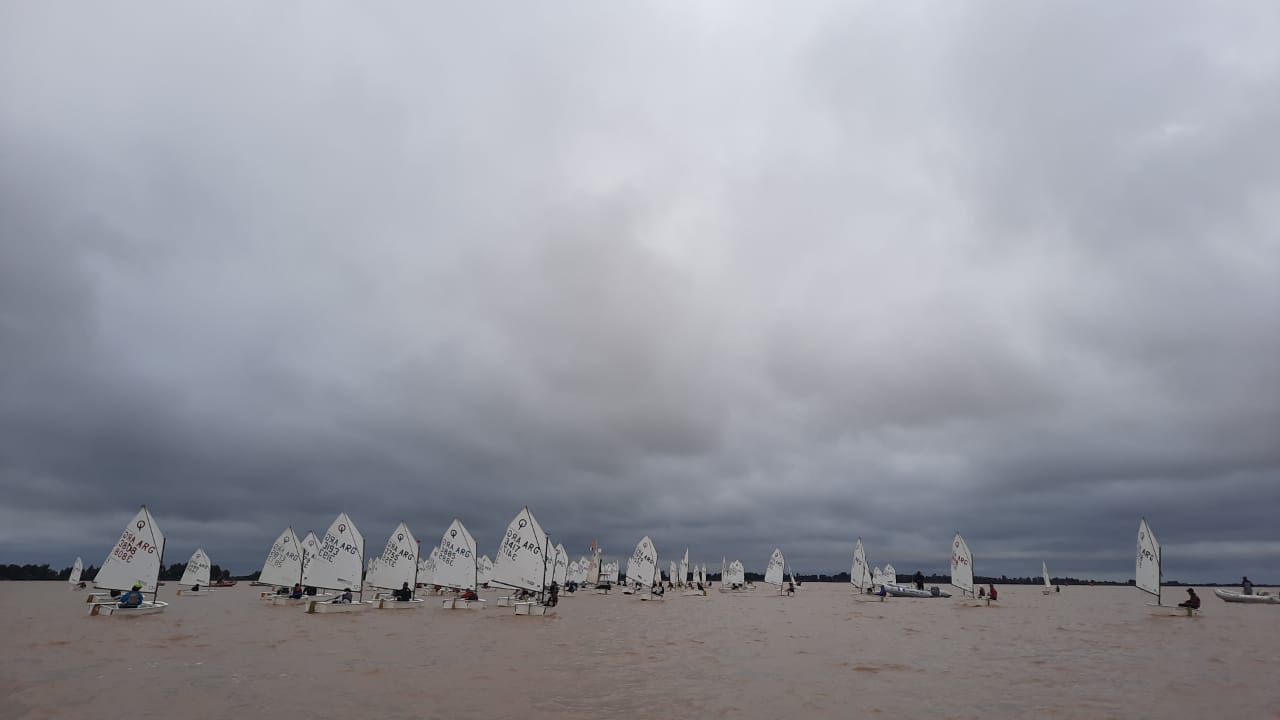 El Gran Prix del Litoral arrancó en Náutico con más de 200 barcos