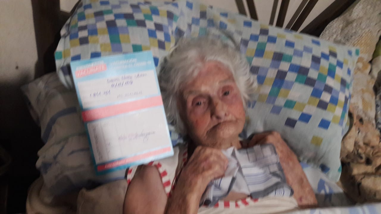 La historia de Elvira, la bisabuela de 104 años que se vacunó contra el coronavirus