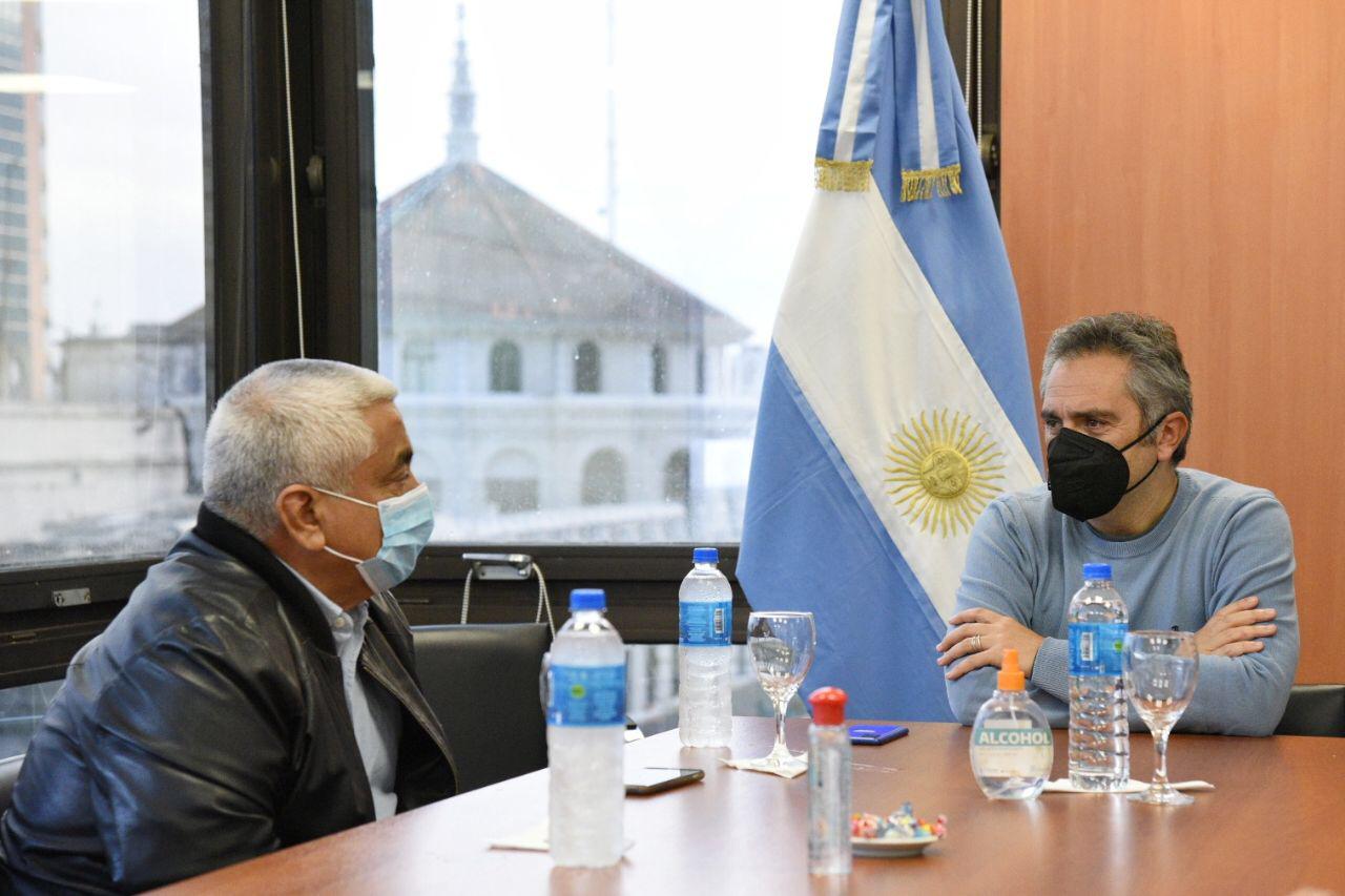 Salazar con La Cámpora: en reuniones “de gestión” y políticas, estuvo en La Plata con “el Cuervo” Larroque