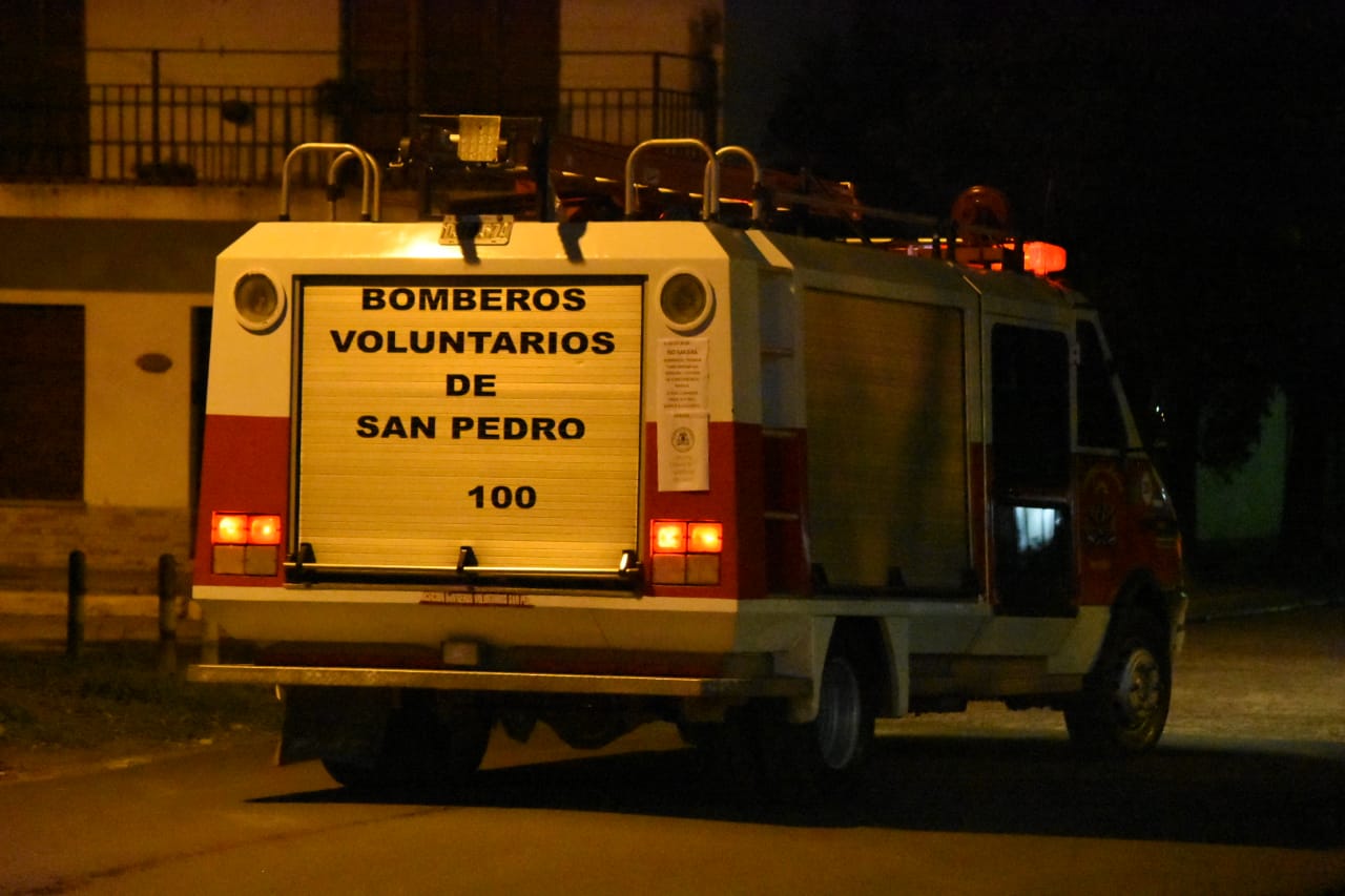 Río Tala: Bomberos sofocó un incendio en una vivienda cuyo dueño sufrió quemaduras