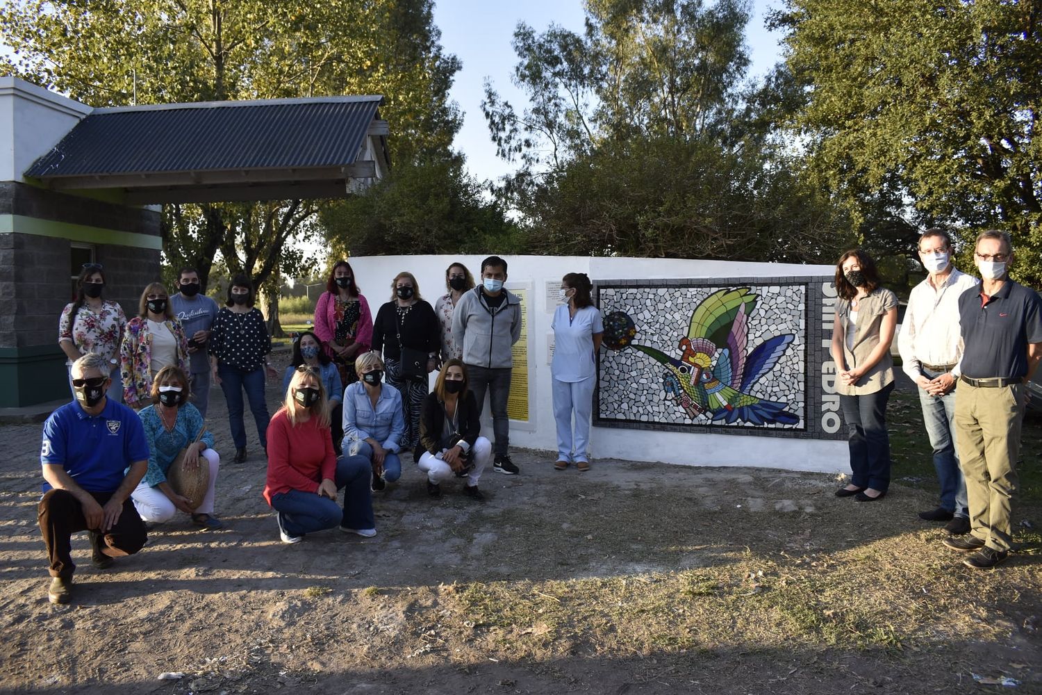 Inauguraron mural de mosaiquismo en homenaje al personal de Salud