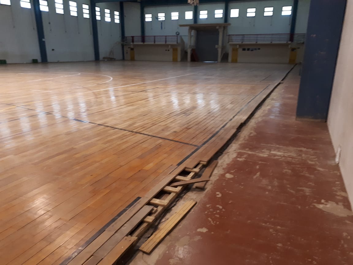 Ultiman detalles para iniciar la obra en el Estadio Municipal: en la primera etapa se cambiará el piso del gimnasio