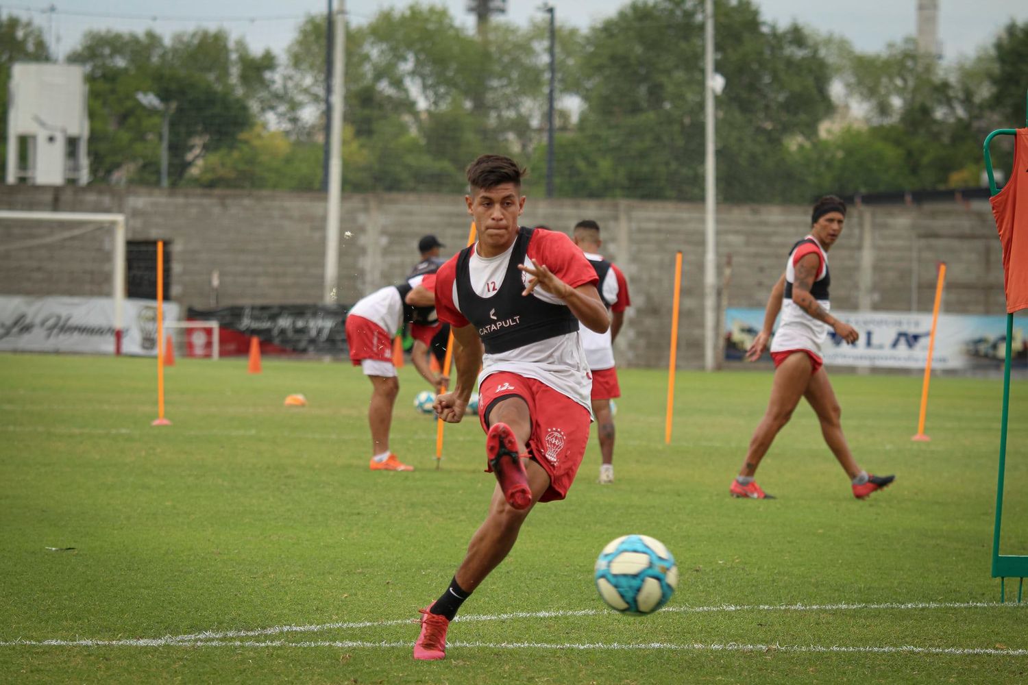 Sebastián Ramírez volvió a entrenar en Huracán, pero no será tenido en cuenta y le buscan club
