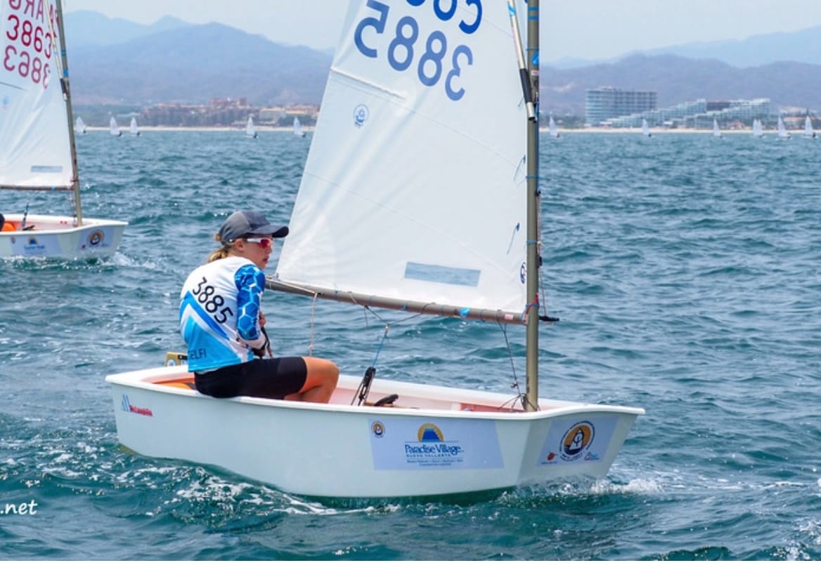 Norteamericano de Optimist: tras cinco regatas, Delfina Kuttel está segunda entre las mujeres y navegará por el título