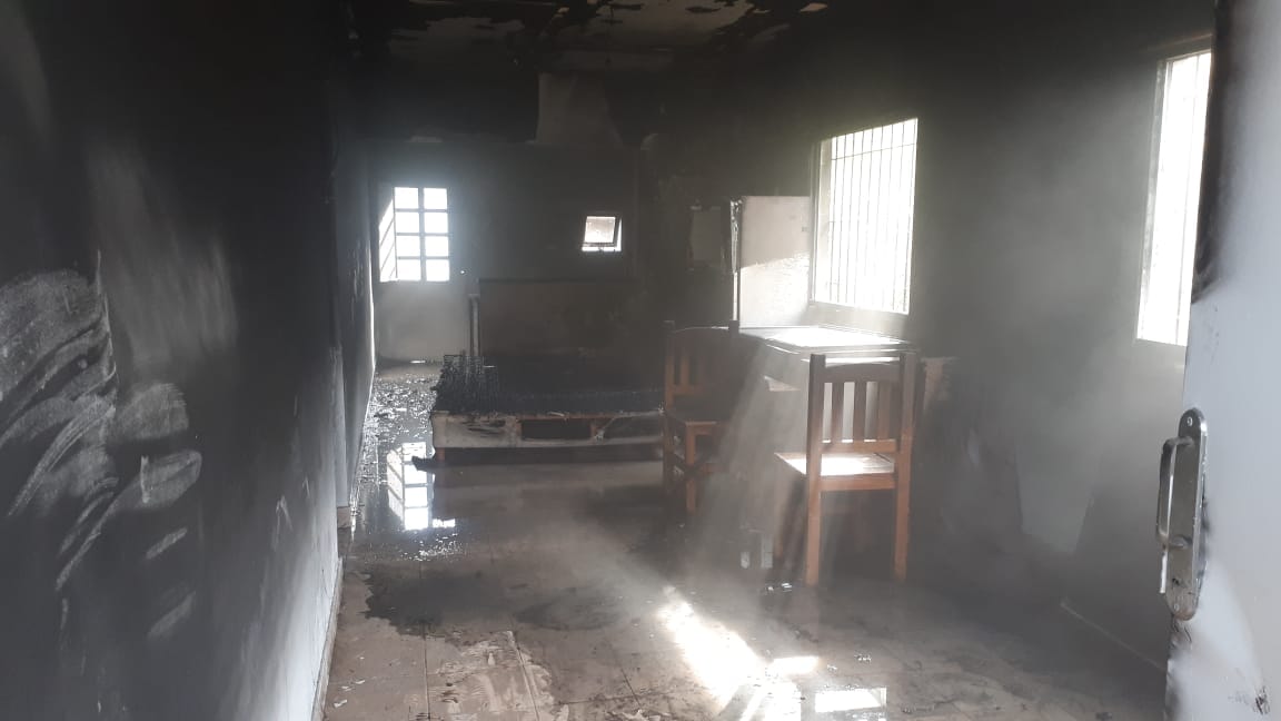 Bomberos sofocó un incendio en una casa deshabitada: hubo que romper la puerta para entrar