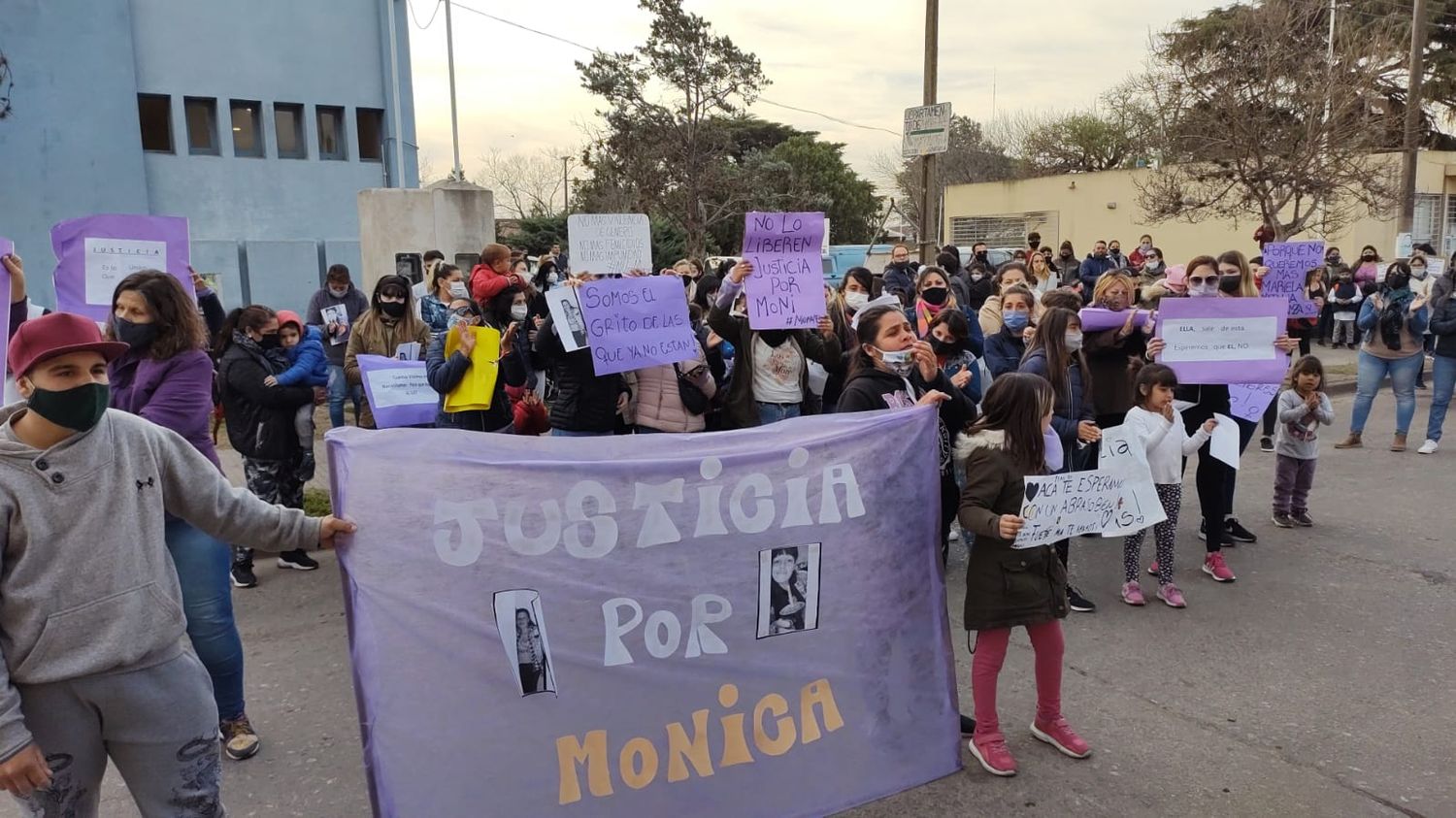 Intento de femicidio: concentración en la Comisaría para exigir justicia por Mónica Garnelo