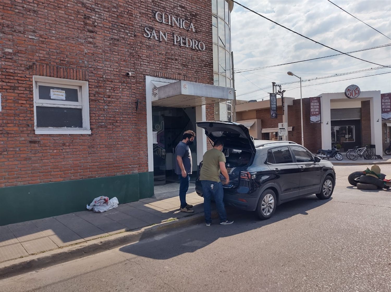 Clínica San Pedro: Suárez Irala llegó al edificio tras su anuncio de que abre este miércoles