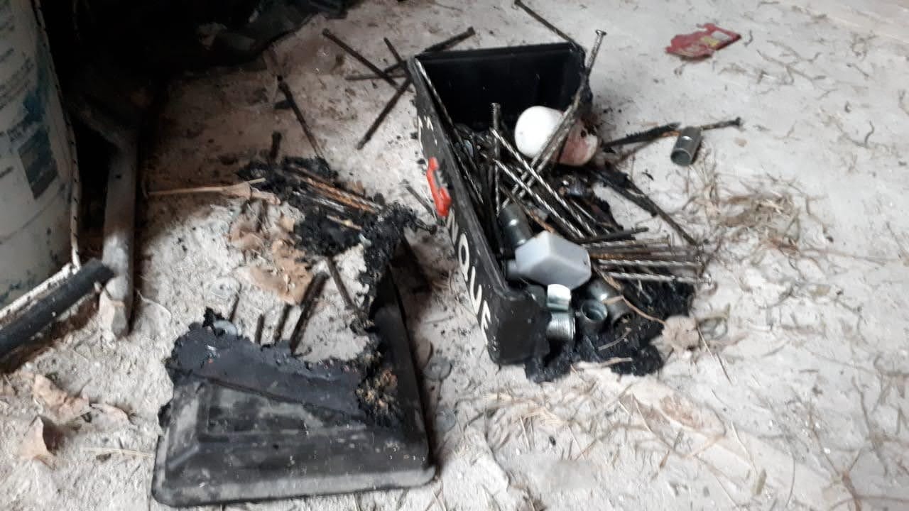 Robo e incendio en El Tanque: “Fueron dos personas que se llevaron todo”