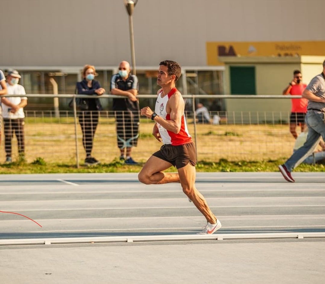 Silvio Espíndola bajó su marca en 3 mil metros y quedó segundo en el Parque Olímpico