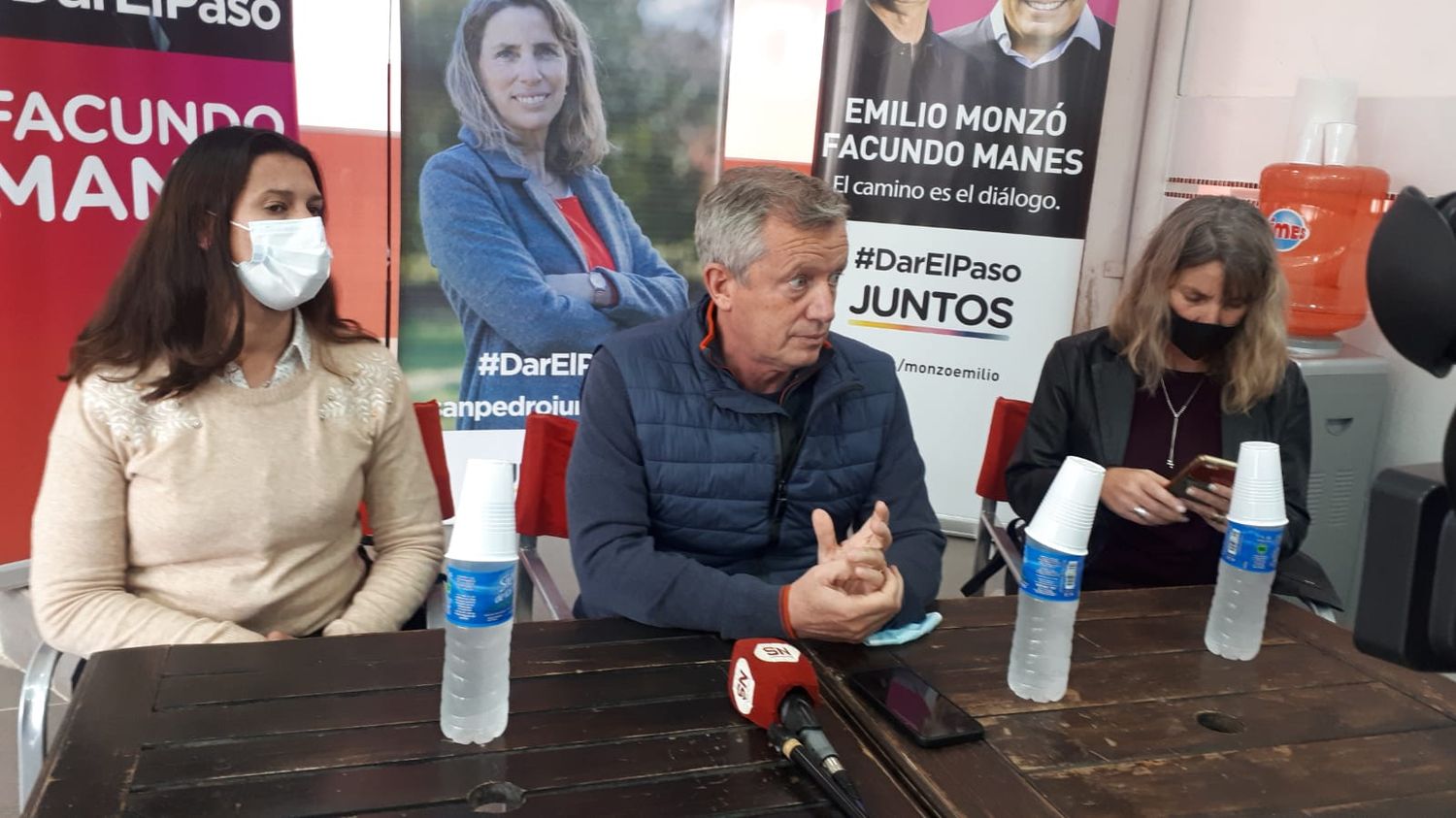 El candidato a diputado Emilio Monzó visitó el local partidario de Paola Basso