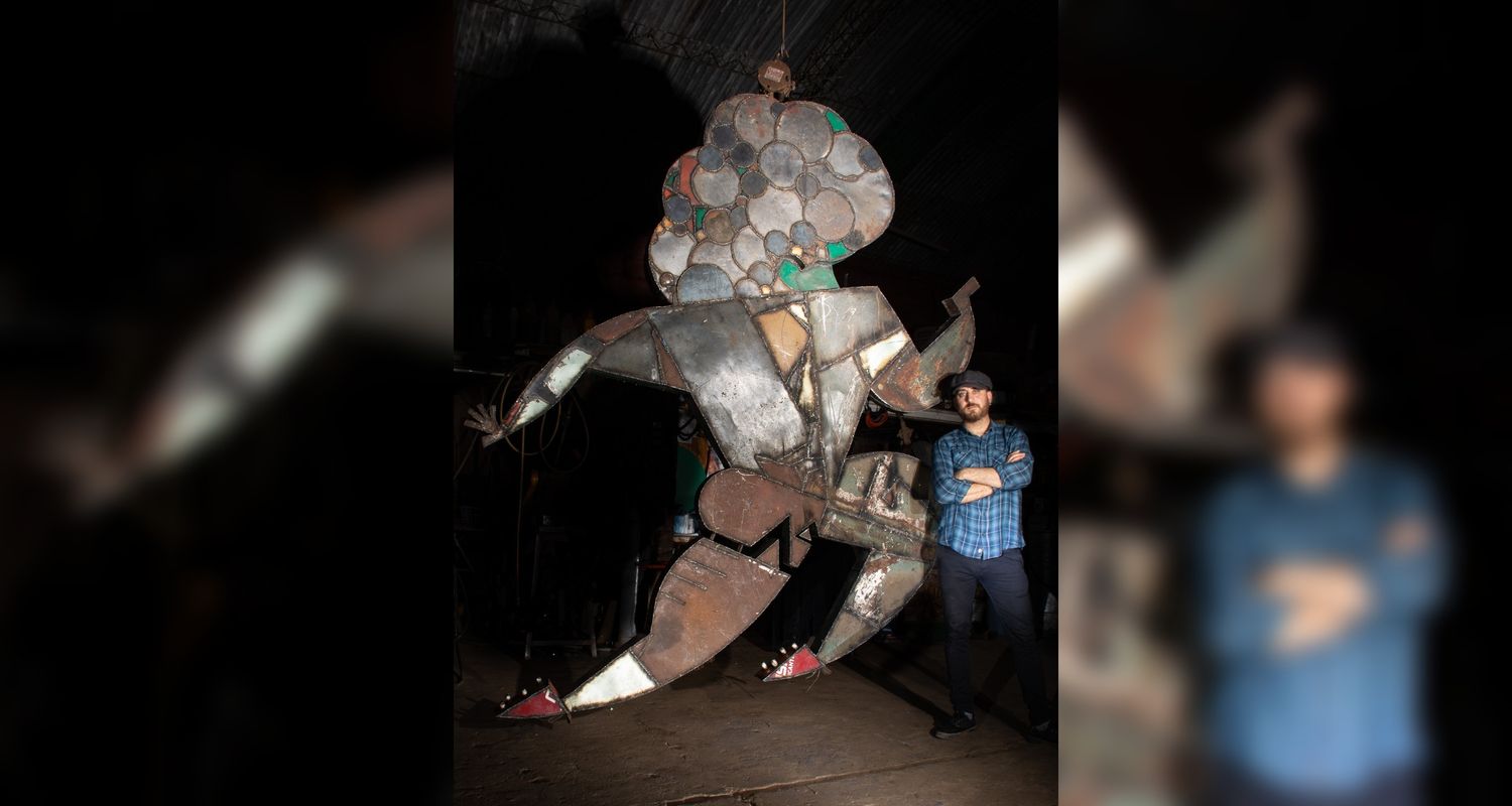 Artista santalucense hizo una escultura de Maradona con materiales reciclados y la expondrá en un evento cultural