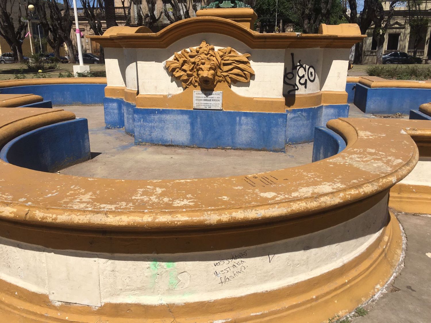 Tras una iniciativa ciudadana para restaurar la fuente de la plaza, Guacone recordó cuando lo hizo en los 2000