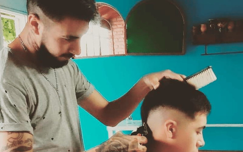Familia del peluquero asaltado organizó una colecta: “Durante 3 años juntó pesito a pesito para comprar sus máquinas y tijeras”
