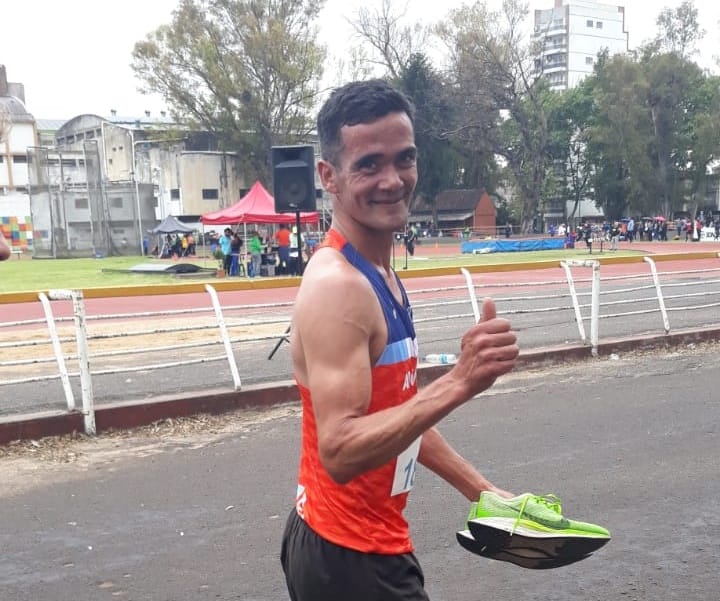 Silvio Espíndola fue sexto en los 5 mil metros del Nacional de Clubes en Rosario y clasificó al Sudamericano
