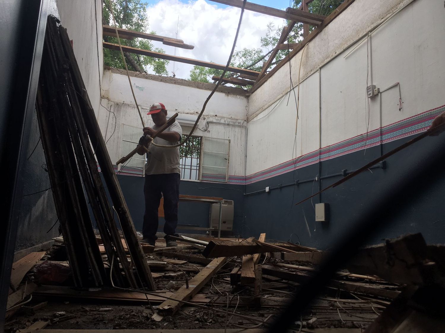 CEC 801: tras el temporal, las refacciones están en marcha y preparan el legajo para  la obra de reposición del techo