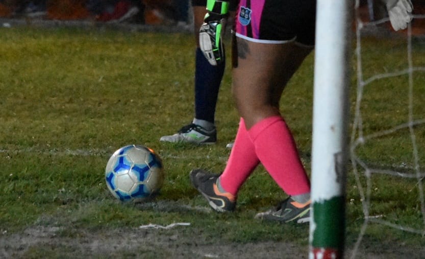Escándalo en el fútbol femenino: jugadoras de La Roca A y La Esperanza se pelearon tras un partido