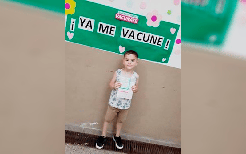 Austin Pelluchón se vacunó contra el coronavirus