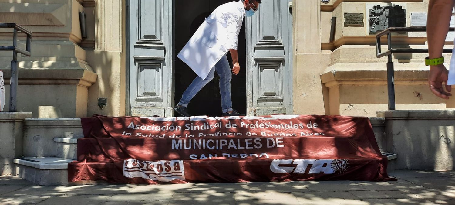 Paro de médicos: Cicop protestó frente al Municipio y se llevó un compromiso “de palabra”