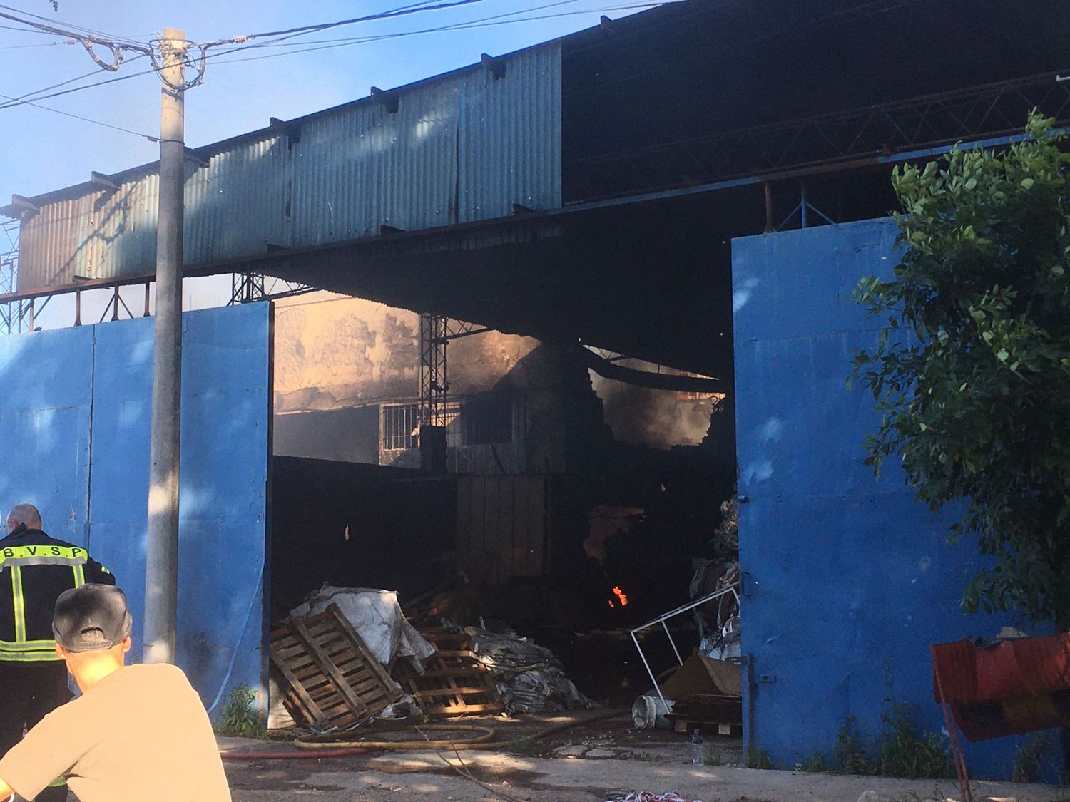 Incendio en el galpón de Melgar: Bomberos lograron controlar las llamas