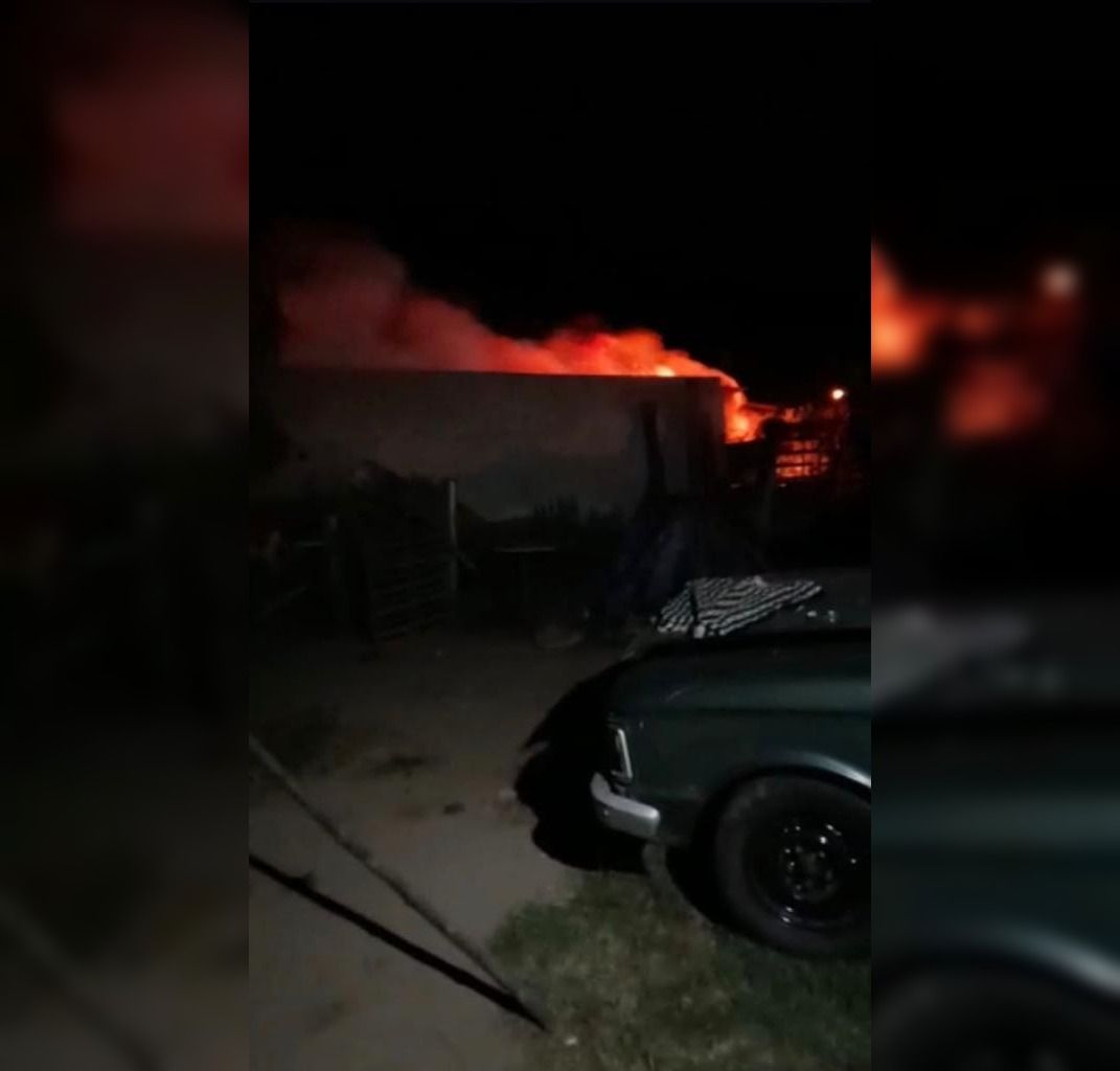 Una familia perdió todo en el incendio de su casa, en Fray Cayetano Rodríguez al 700
