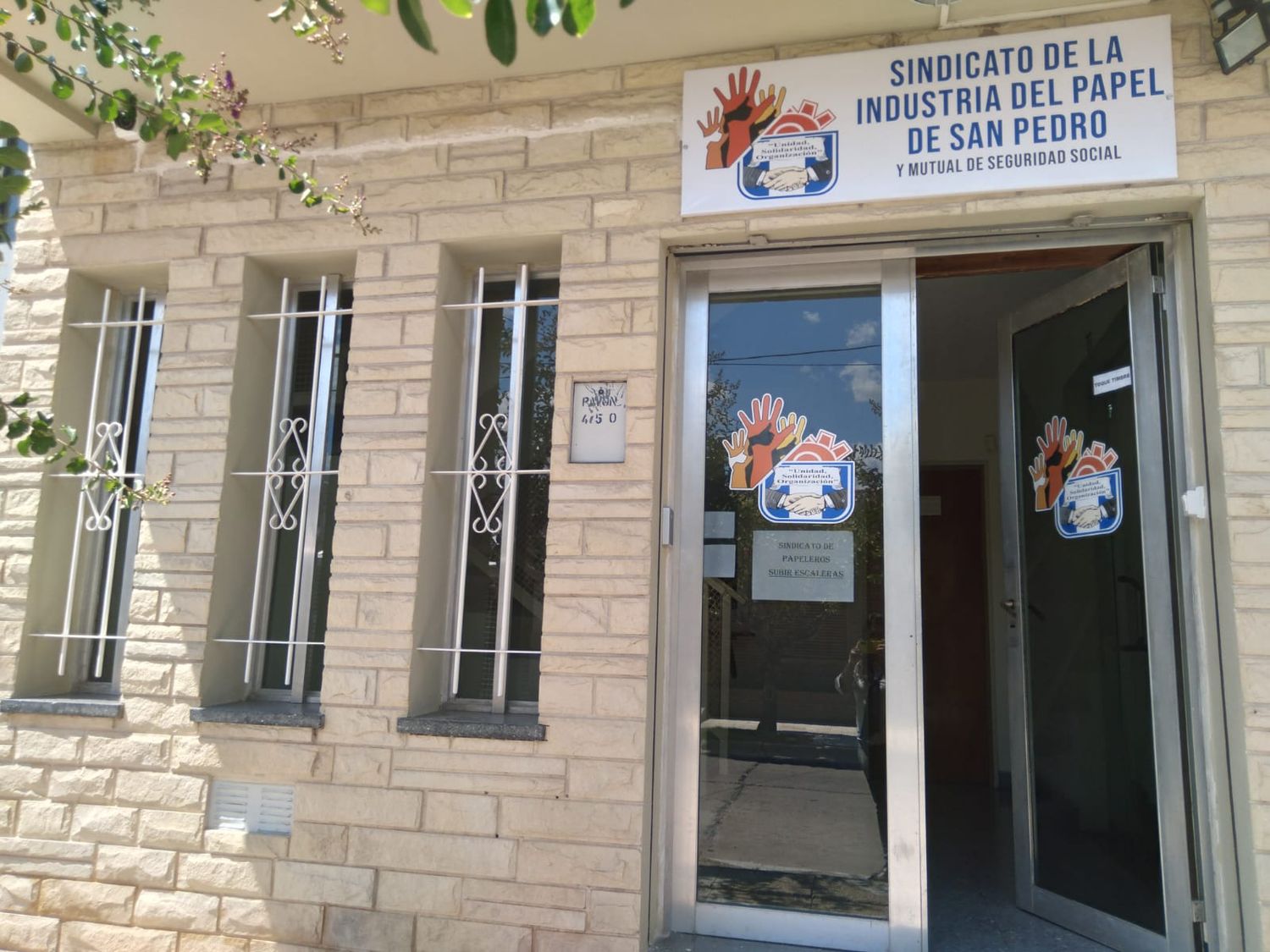 Tras el desalojo en Ayacucho, el Sindicato de Papeleros abrió oficina en la Mutual de Papel Prensa