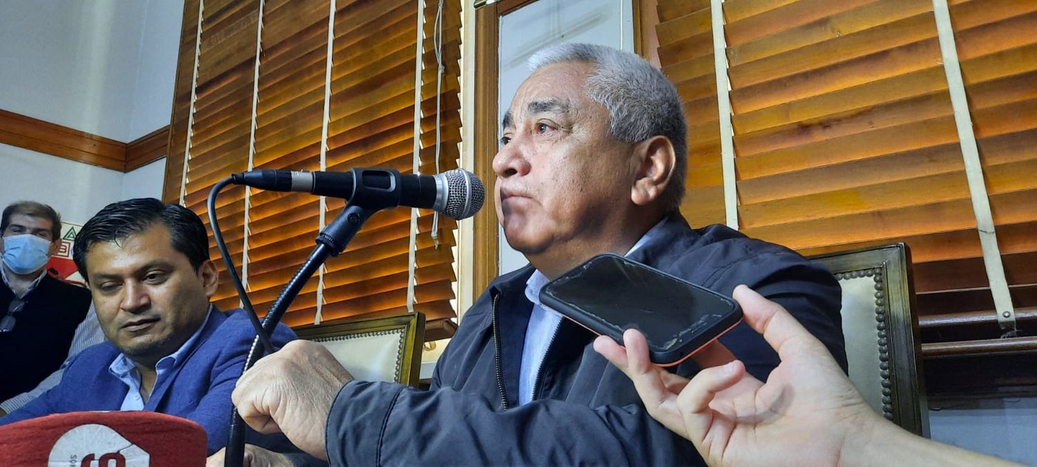 Cecilio Salazar traspasó la intendencia a su hijo Ramón: emotivos mensajes en el acto oficial tras la sesión del Concejo