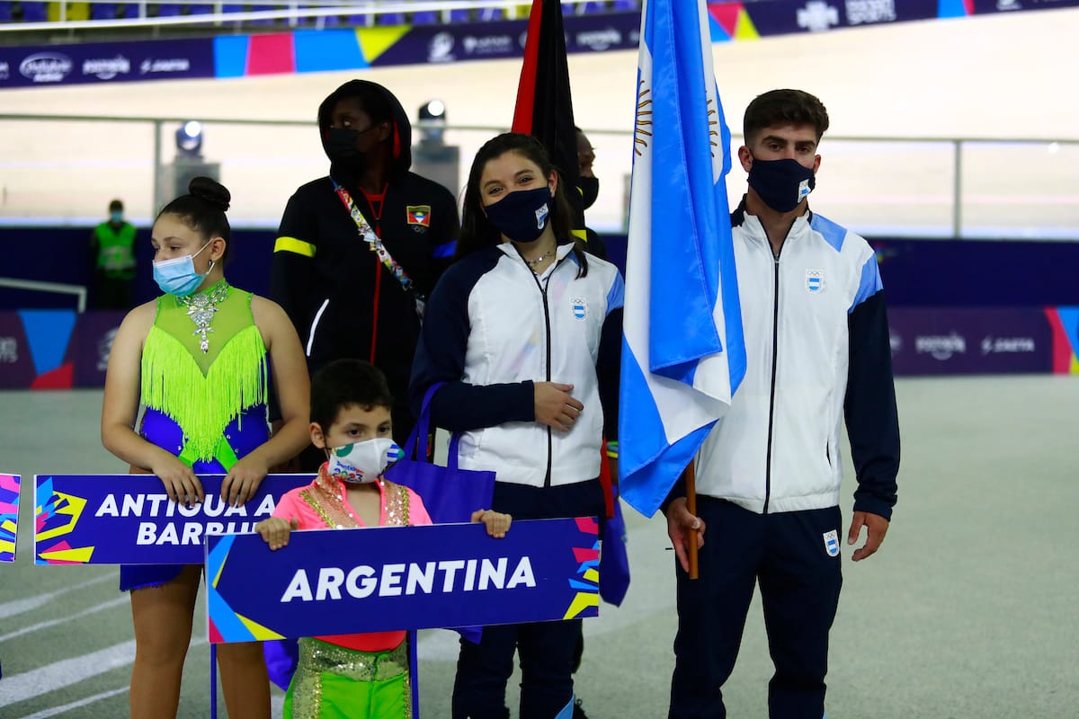 Valentín Rossi desfiló con la bandera nacional en el cierre de Cali-Valle 2021: Argentina fue sexta en el medallero