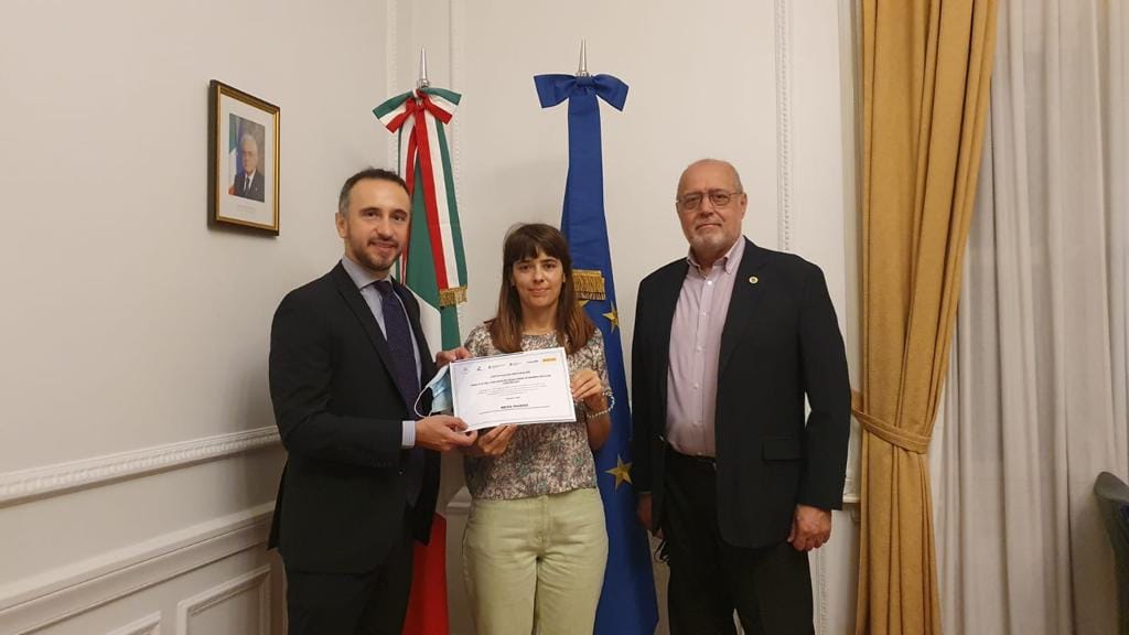 Nieves Traverso fue recibida en la Embajada Italiana tras ser finalista en un concurso de la UBATEC