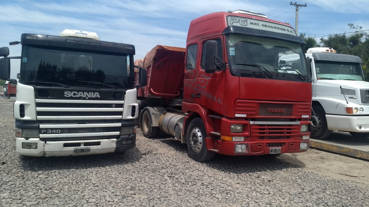 Dos camiones areneros retenidos por evadir el control de cargas