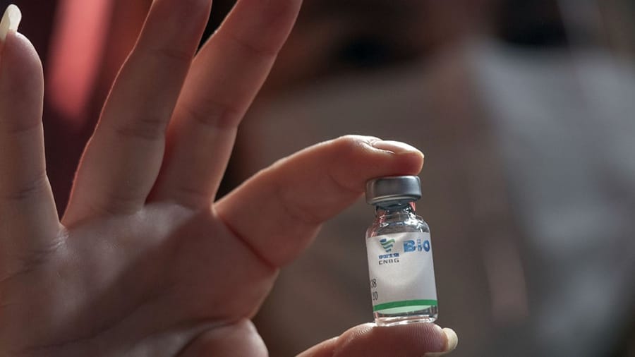 Por falta de vacunas suspendieron la aplicación de la marca Sinopharm
