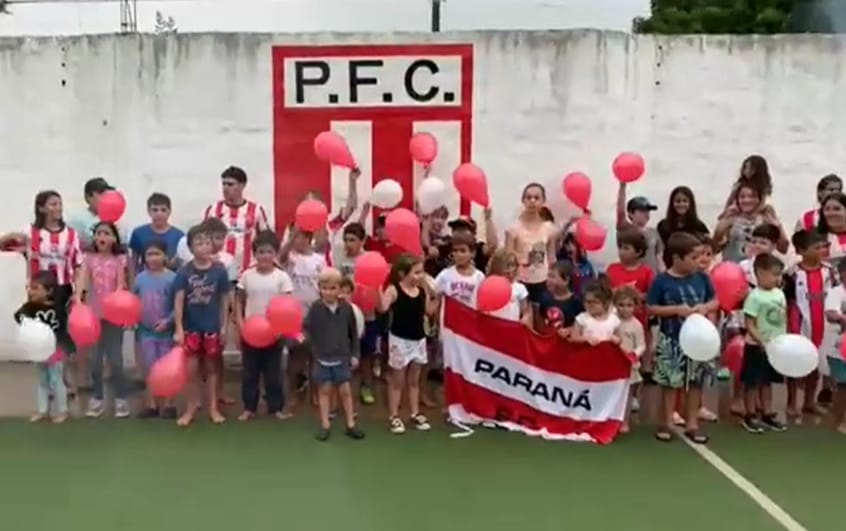 Paraná cumple 114 años: con bengalas, globos y cantos, la Escuela Deportiva celebró el aniversario albirrojo