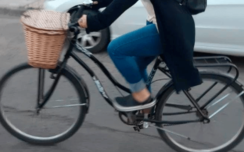 Fiorella busca la bici que le robaron