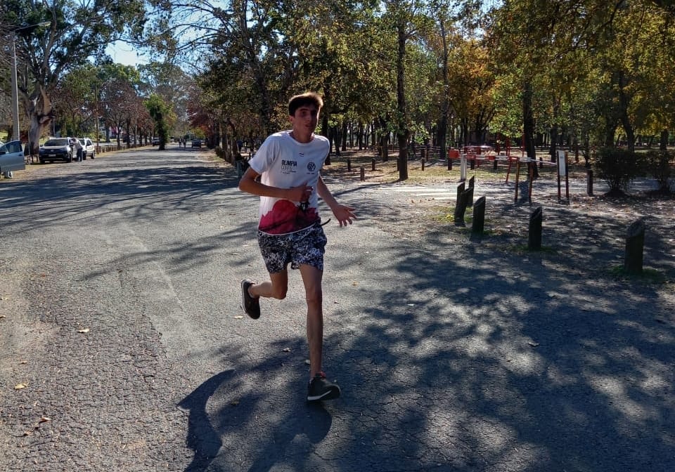 De La Tosquera a Mar del Plata: Marcos Campodónico, el estudiante que entrena corriendo en el campo y pasó a la Final de los Bonaerenses