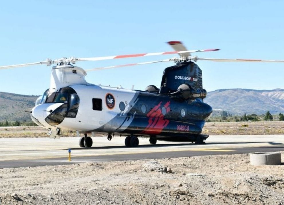 Ecocidio: cómo es el helicóptero gigante que llega hoy al Aeroclub para apagar el fuego en las islas
