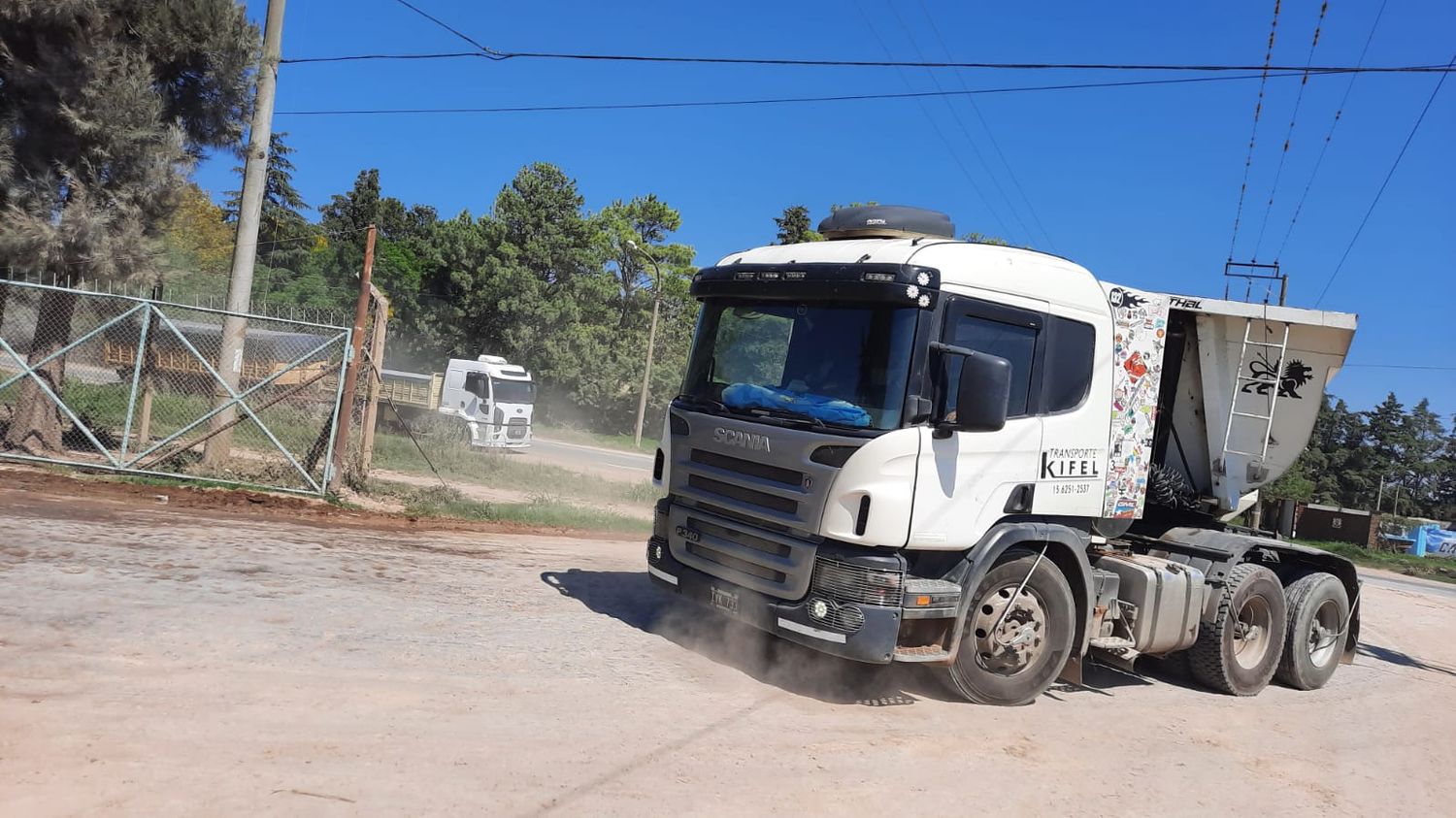 Los camiones ya no pesarán en la balanza pero seguirán pagando tributo. Foto: Archivo La Opinión.