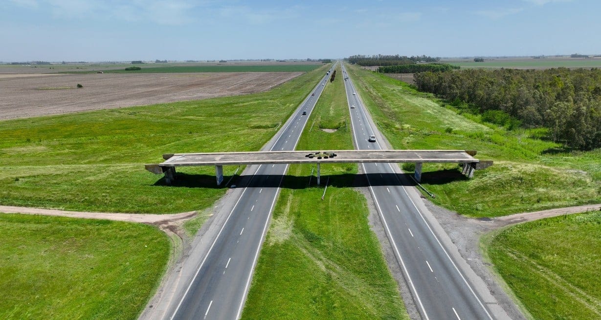 La foto del drone del diario El Litoral que muestra el puente hacia ninguna parte.