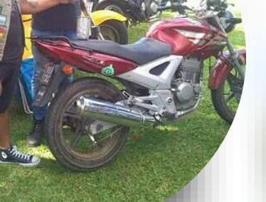 La moto Honda 250 cc que le robaron en la vereda de calle Mitre al 2300.