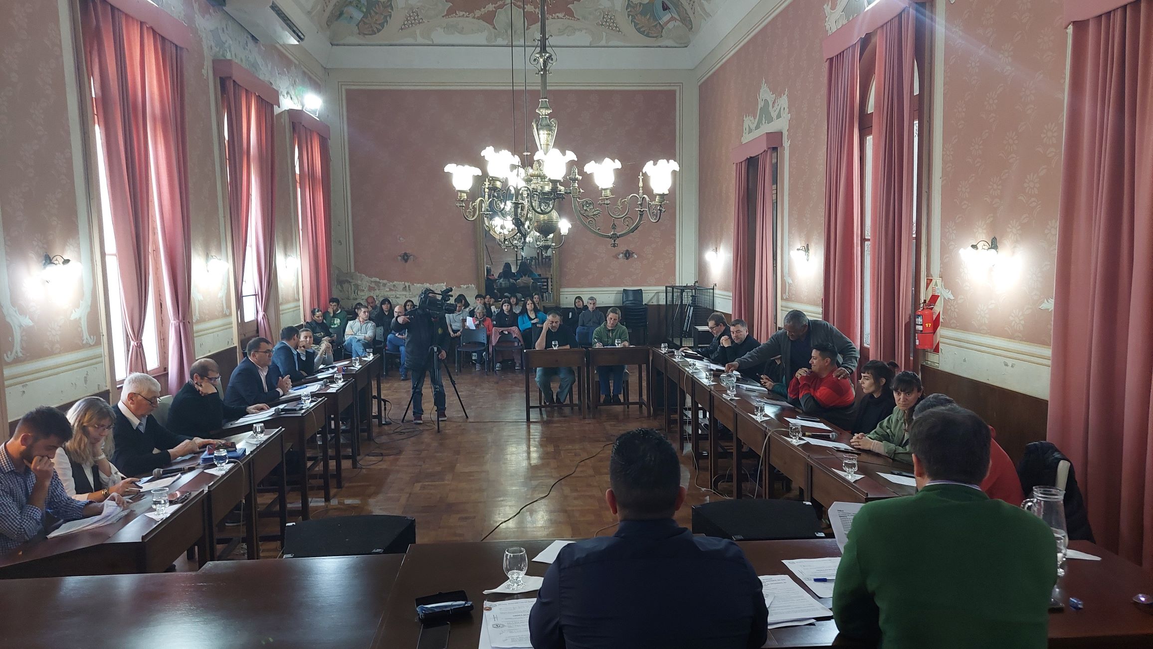 La casta sigue de fiesta: 51 millones por mes, por concejal costará  mantener el Concejo Deliberante