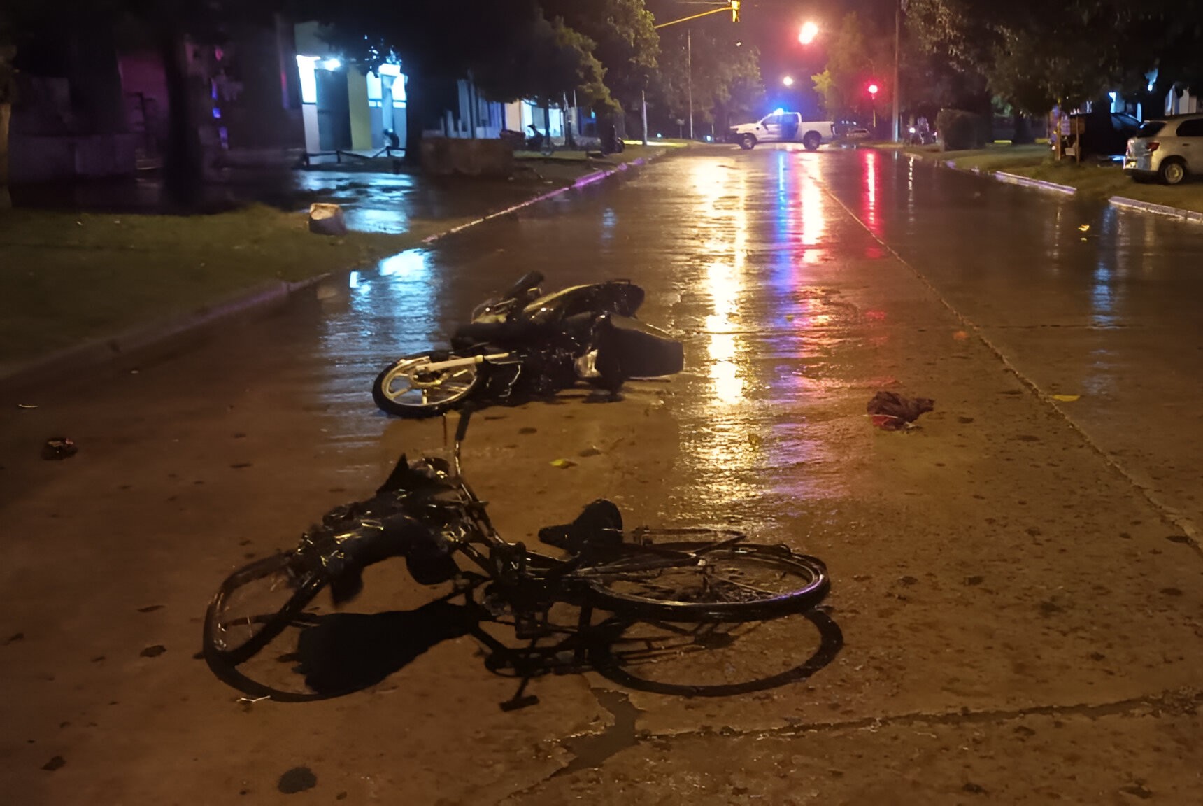 Motociclista chocó a un matrimonio que iba en bicicleta: hay una señora ...