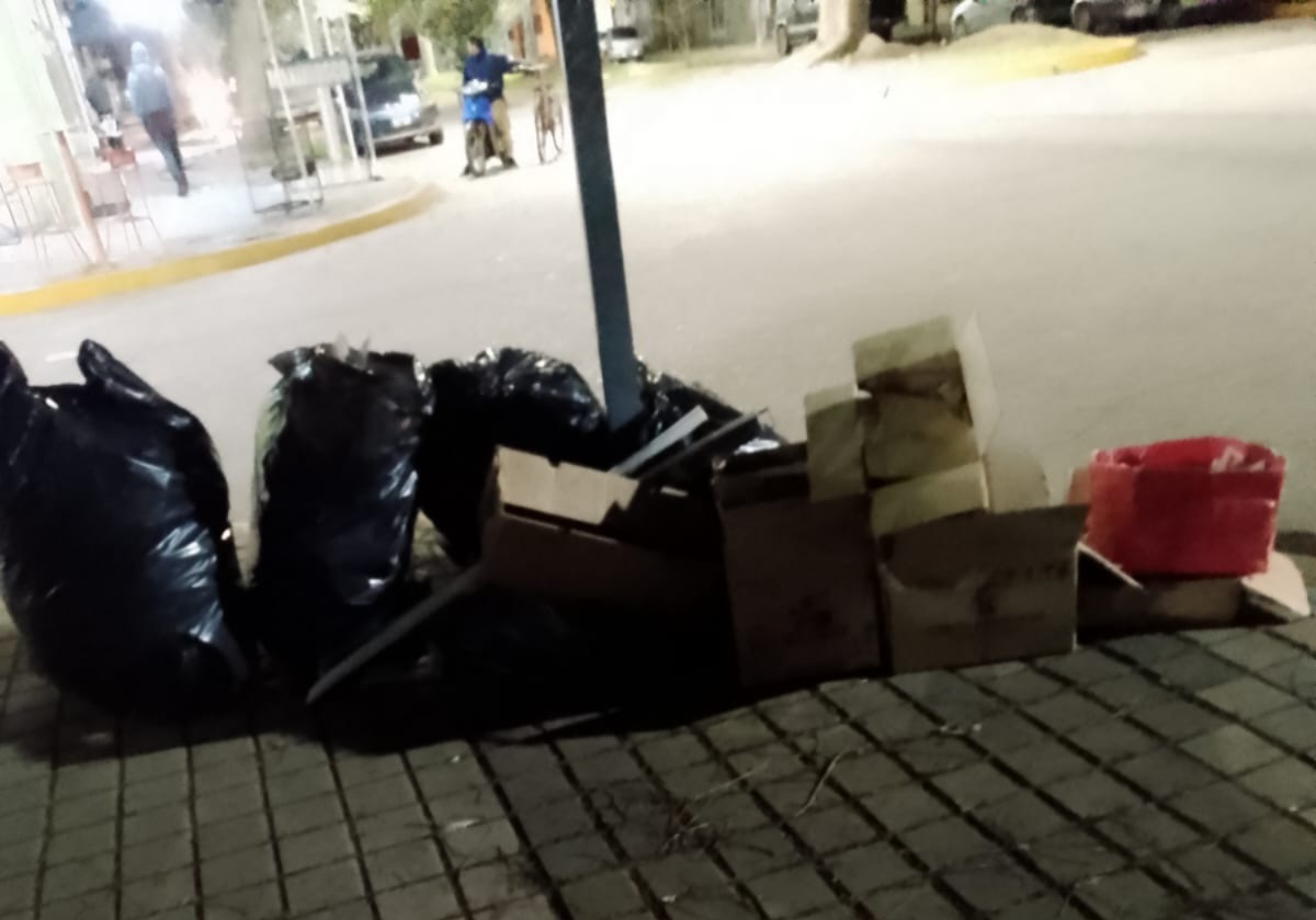 Queja por vecinos que tiran basura en la esquina de la Escuela Normal ...